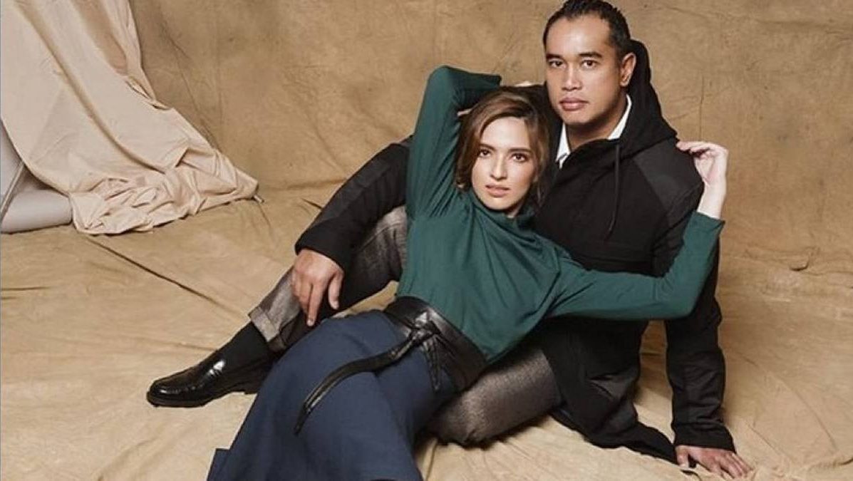 Bikin Merinding, Perhiasan 3 Artis Ini Pakai Darah Pasangan 6 Lampiran Gambar