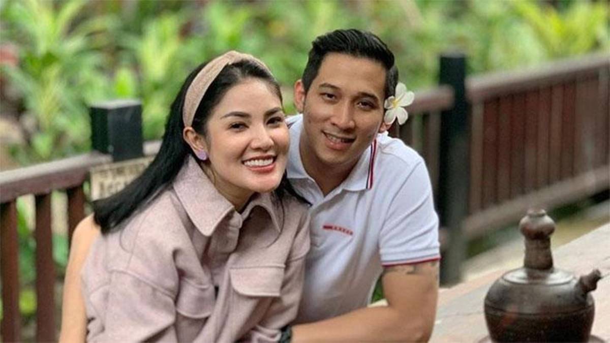 Nindy Ayunda - Artis gugat cerai suami