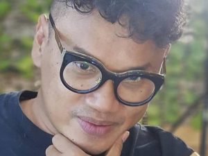 Berita selebriti dan gosip artis: Uya Kuya menyindiri Raffi Ahmad dan Andre Taulany dikarenakan kepemilikan mobil klasik.
