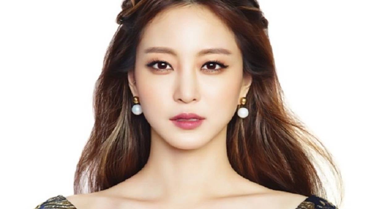 5 Artis Cantik Korea Ini Lebih Suka Pria Brondong 8 Lampiran Gambar