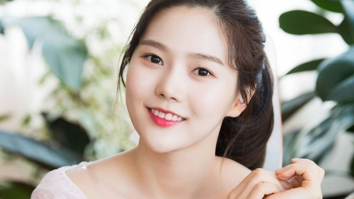 5 Artis Cantik Korea Ini Lebih Suka Pria Brondong 9 Lampiran Gambar