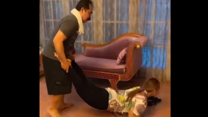 Berita selebriti dan gosip artis: Dikenal penyayang istri, rupanya Adam Suseno malah tega menyiksa Inul Daratista.