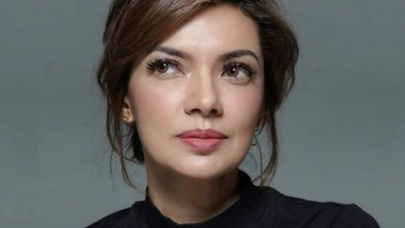 Berita selebriti dan gosip artis: cerita Najwa Shihab, jadi korban rasis ketika shalat di perpustakaan saat pertukaran pelajar.