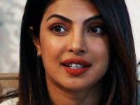 Berita selebriti dan gosip artis: Priyanka Chopra sebut belajar banyak agama dan mengerti tentang islam, begini reaksi warganet.