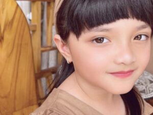 Berita artis: Gemasnya penampilan Arsy Hermansyah pada saat latihan bernyanyi, banyak netizen menyebut dirinya sebagai calon Diva berikutnya.