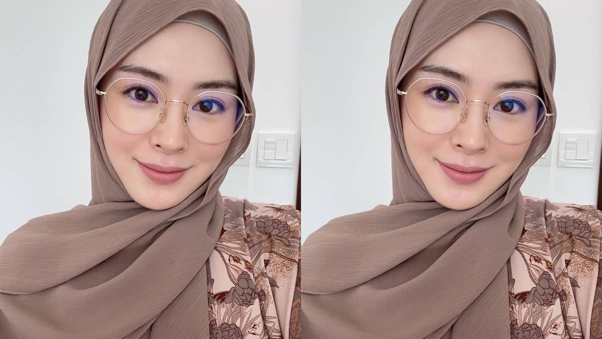 Berita selebriti dan gosip artis: Berbeda agama, Ayana Moon ajak ibunya mengunjungi sebuah masjid di Korea Selatan.