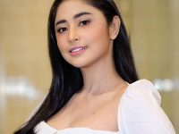 Dewi Perssik - Salon Artis is