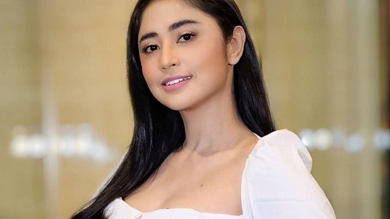 Dewi Perssik - Salon Artis is