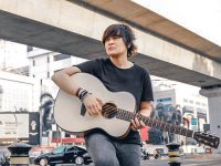 Berita selebriti dan gosip artis: Setahun nganggur, Mitha The Virgin terpaksa jual gitar kesayangan dan kosan.