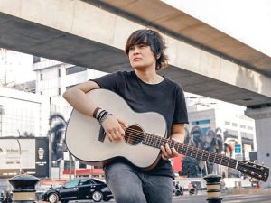 Berita selebriti dan gosip artis: Setahun nganggur, Mitha The Virgin terpaksa jual gitar kesayangan dan kosan.