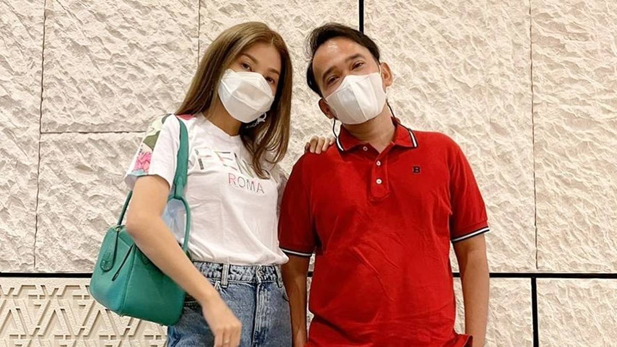 6 Pasangan Artis Ini Suka Makan di Kaki Lima 8 Lampiran Gambar