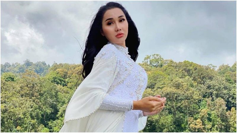 Berita selebriti dan grosip artis: Lucinta Luna secara blak-blakan ungkap ingin segera menikah dan punya anak dengan cara bayi tabung.