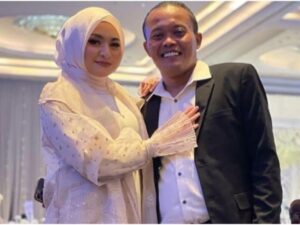 Natalie Holscher layangkan gugatan cerai untuk comedian Sule di Pengadilan Agama Cikarang, 5 Juli lalu. Dan agenda siding 20 Juli mendatang.