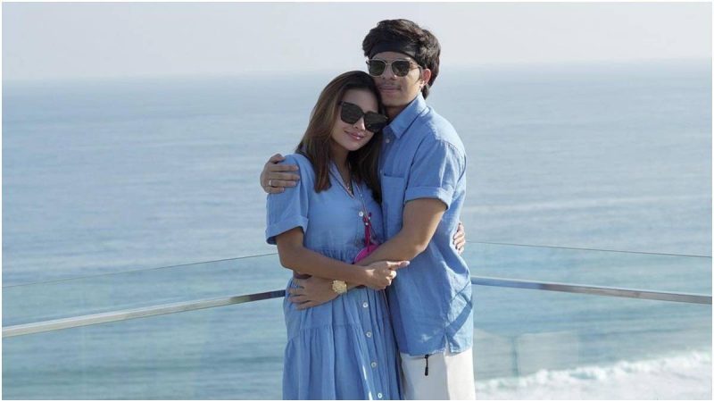Berita selebriti dan gosip artis: Pasangan Atta dan Aurel kini tengah menikmati bulan madu ke berbagai tempat yang indah lagi mewah.
