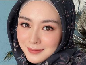 Cekricek.id - Ayana Moon mengaku jadi mualaf bermula ketika rasa penasarannya dengan Islam yang diwajibkan pakaia tertutup dan tidak makan daging babi.