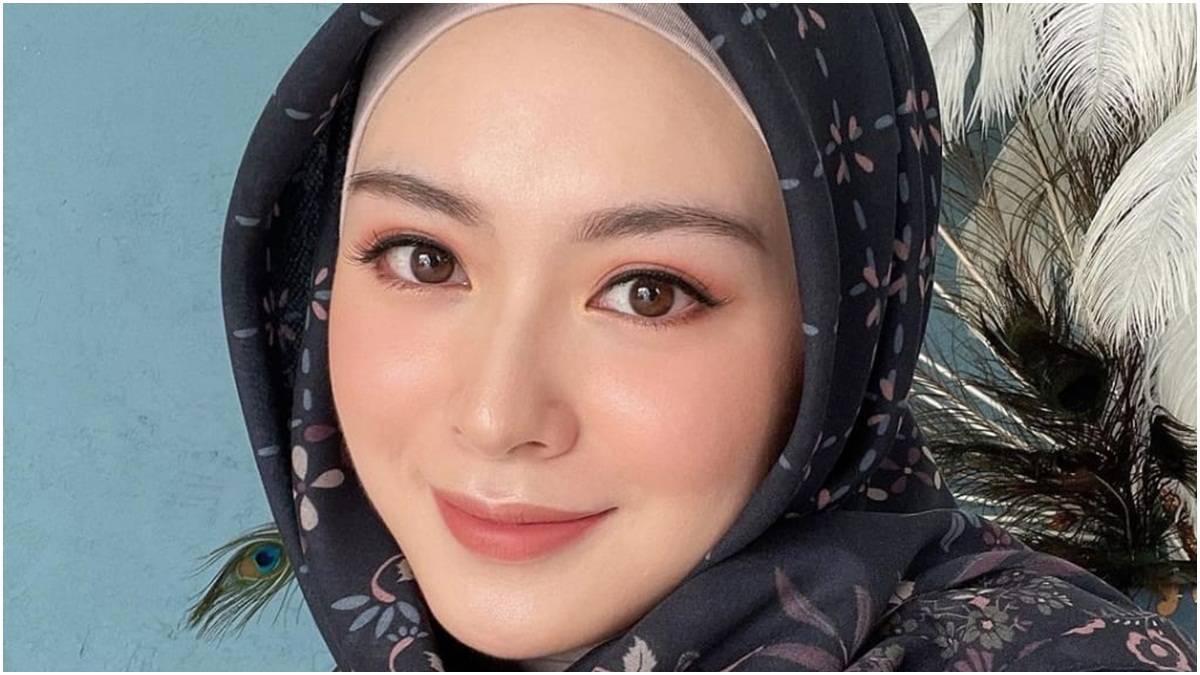 Cekricek.id - Ayana Moon mengaku jadi mualaf bermula ketika rasa penasarannya dengan Islam yang diwajibkan pakaia tertutup dan tidak makan daging babi.