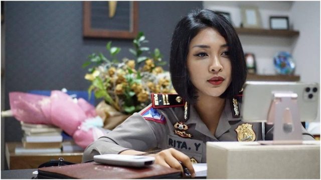 Berita viral dan trending: Iptu Rita Yuliana ramai jadi perbincangan publik lantaran foto dirinya yang cantik bak model.