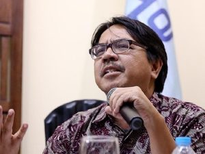 Berita selebriti dan gosip artis: Ade Armando, pakar Komunikasi politik ini membeberkan deretan artis Tanah Air yang sombong.