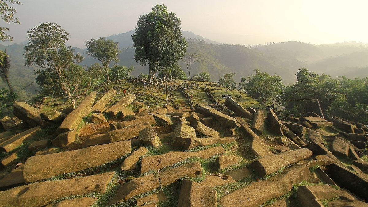 Piramida Gunung Padang - penemuan di Indonesia