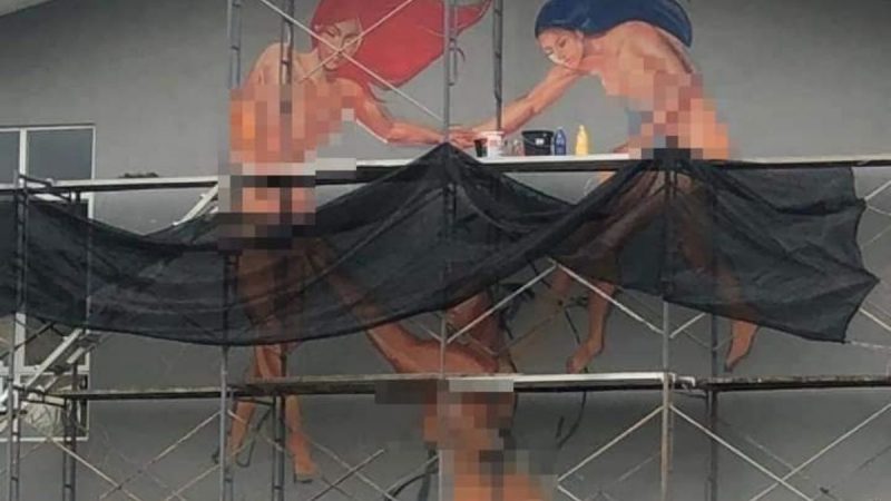 Cekricek.com - Warga Malaysia khususnya di Selangor dikejutkan dengan "mural cabul" di dinding Galeri Seni Kuala Selangor menyebar di medsos.