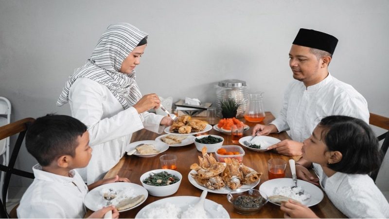 Cekricek.id - Sangat bermanfaat untuk kamu, yuk intip, daftar makanan sehat untuk disantap ketika sahur dan bikin kenyang lebih lama.