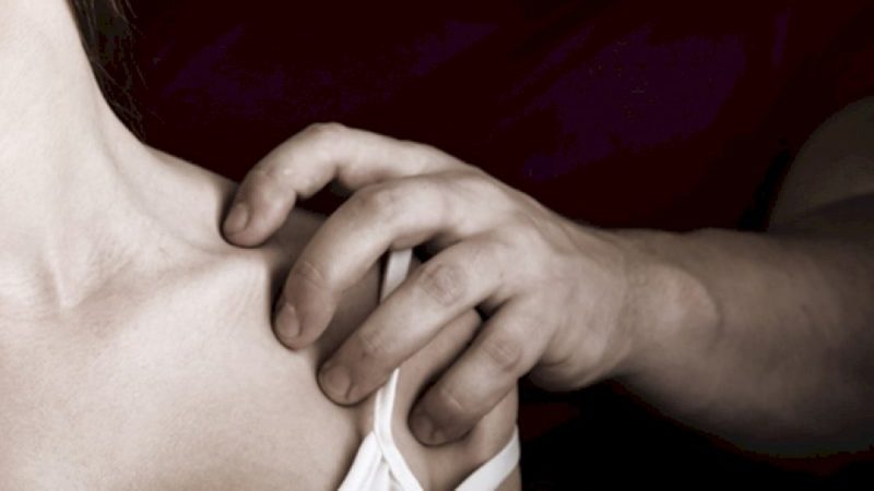 Cekricek.id - pria yang mengaku sebagai dukun dan bisa mengobati penyakit ini ditangkap polisi karena lakukan pencabulan pada pelanggannya.