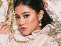 Cekricek.id - aktris cantik Naysilla Mirdad dikabarkan telah pindah keyakinan menjadi seorang mualaf mengikuti keyakinan sang kekasih.