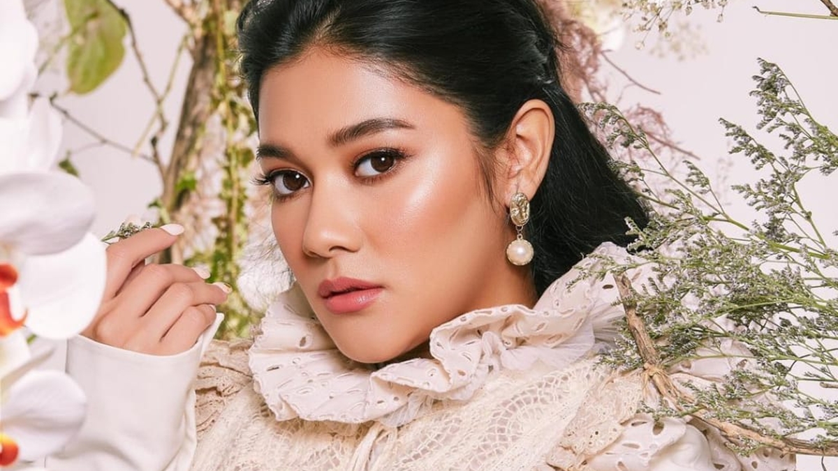 Cekricek.id - aktris cantik Naysilla Mirdad dikabarkan telah pindah keyakinan menjadi seorang mualaf mengikuti keyakinan sang kekasih.