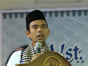 Cekricek.id: Ustadz Abdul Somad menggalang donasi untuk membeli kapal selam baru guna mengganti KRI Nanggala 402.