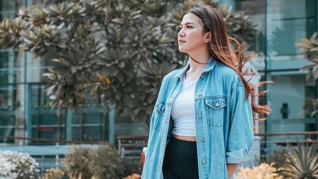 Cekricek.id: Berikut ini sederet potret cantik Dita Fakhrana dengan berbagai pose. Taka da lagi foto romantic bersama Ilham.