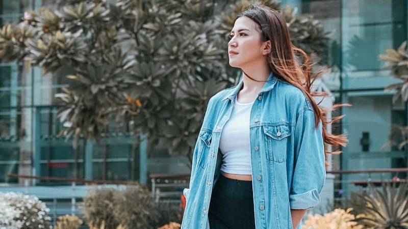 Cekricek.id: Berikut ini sederet potret cantik Dita Fakhrana dengan berbagai pose. Taka da lagi foto romantic bersama Ilham.