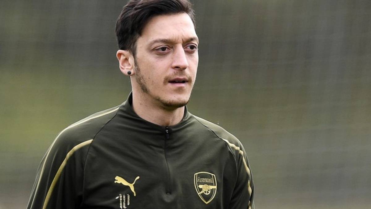 Salut, Sebelum Bertanding 3 Pesepakbola Ini Selalu Baca Al-Qur’an 6 Lampiran Gambar