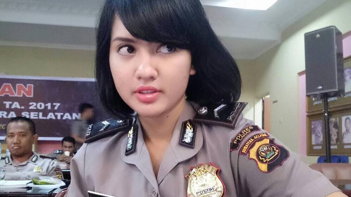 Ini Rensy Yulita, Polwan Cantik yang Dijuluki Bidadari Negara 5 Lampiran Gambar