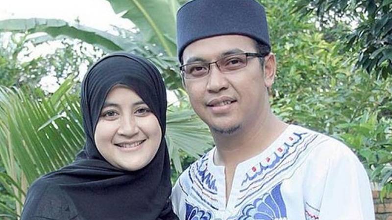 Cekricek.id - Umi Pipik buka suara soal identitas wanita yang juga menjadi istri almarhum ustaz Jefri yang belum diketahui publik.