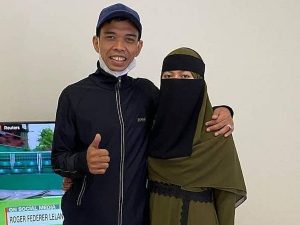 Cekricek.id - Fatimah Azzahra, istri Ustaz Abdul Somad tampak mengenakan cadar dalam unggahan akun Instagram pribadinya.