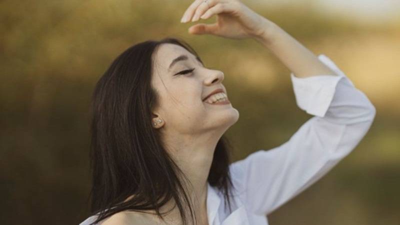 Cekricek.id - Sebagian banyak yang mengatakan bahwa alasan wanita jomblo karena tak laku, padahal jomblo sendiri merupakan pilihan seseorang.