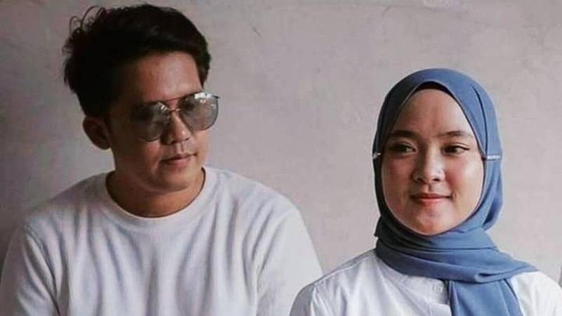 Cekricek.id - Tetangga Nissa Sabyan ungkap bahwa Ayus sempat datang ke rumah Nissa di malam hari saat isu perceraiannya heboh di medsos.