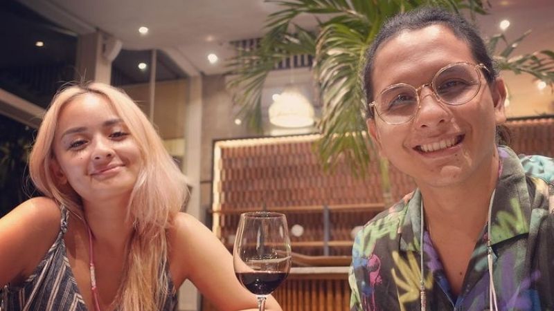 Cekricek.id - Suami Joanna Alexandra, Raditya Oloan Meninggal Dunia setelah dinyatakan negatif dari Covid-19. Ia diduga mengalami komorbid.