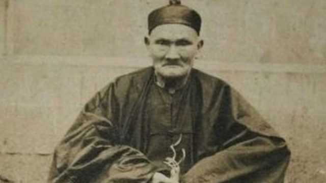 Cekricek.id - Kisah manusia tertua di dunia, Li Ching Yeun Berusia 256 tahun sempat menikah 24 kali dengan jumlah anak sekitar 200 orang.