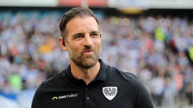 Cekricek.id: Mantan pesepakbola asal Jerman, Christoph Metzelder tertangkap atas kasus seksual, miliki 297 konten pornografi anak.