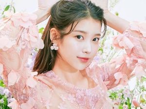 Cekricek.id - IU dijuluki sebagai peri donasi karena gemar berdonasi. Baru-baru ini ia memberikan donasi ke berbagai badan amal.