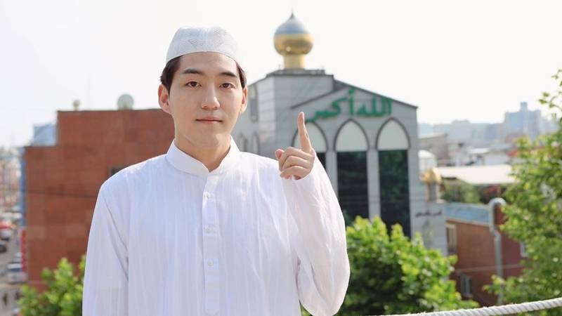 Kamu Gak Akan Nyangka, 4 Artis Korea Selatan Ini Ternyata Islam 5 Lampiran Gambar