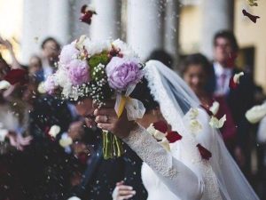 Cekricek.id: Ternyata ada beberapa zodiak yang justru dikenal begitu hobi melangsungkan kawin cerai seperti berikut ini.