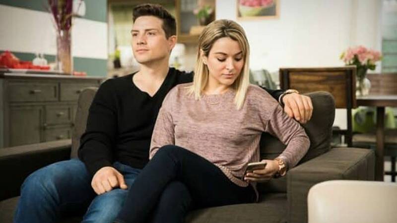 ciri wanita selingkuh