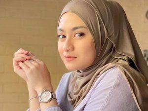 Nathalie Holscher - Artis Hijrah