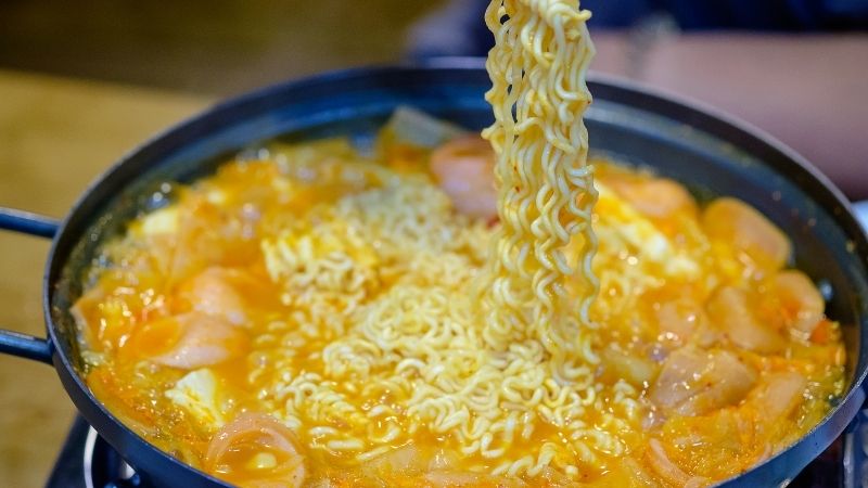 Ramyeon - Makanan Korea populer di Indonesia
