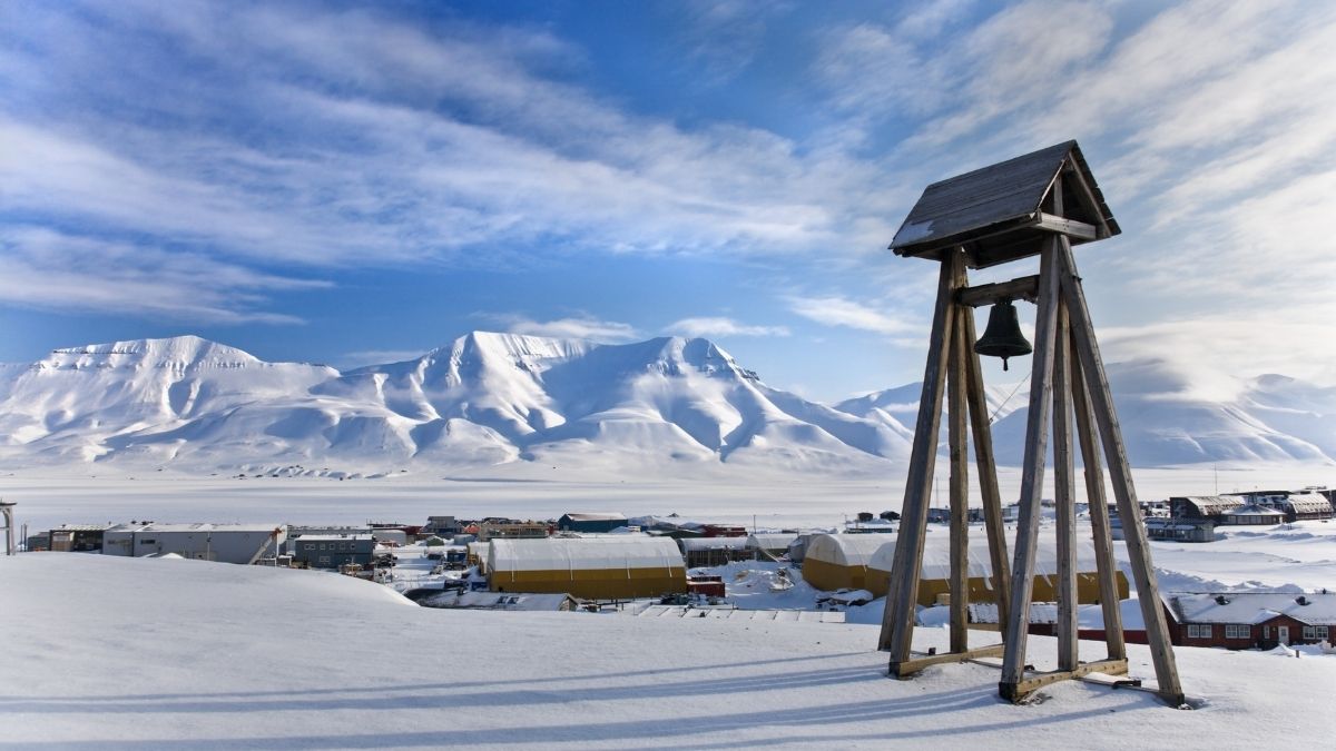 Beda Kutub Utara dengan Selatan