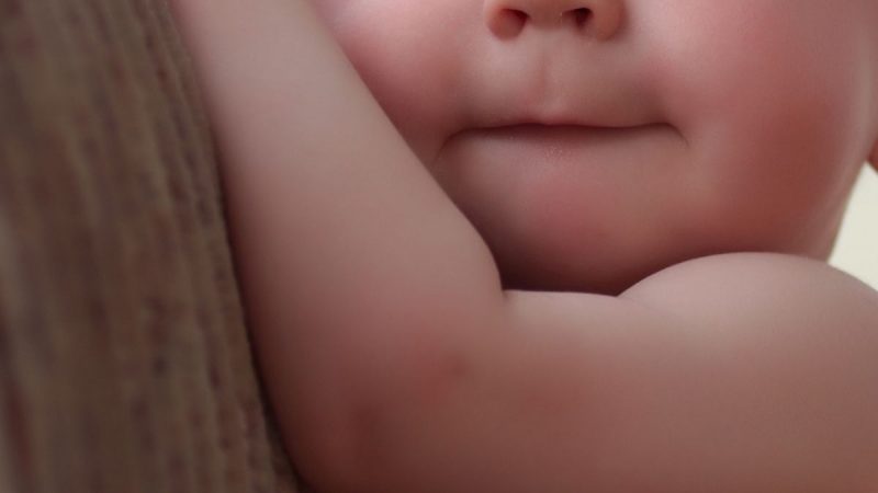 Cekricek.id - Malang, 2 Bocah Kecil Ini Terkurung dengan Mayat Orangtuanya Selama 3 Hari