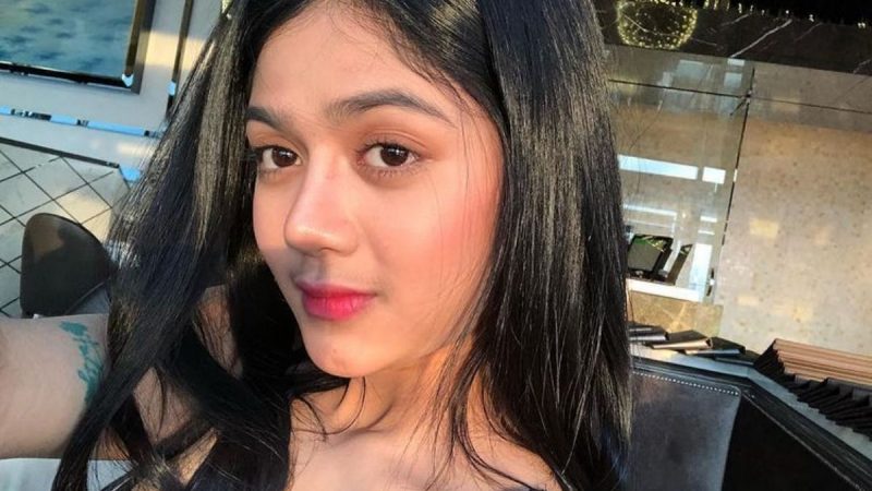 Seorang model bernama Rini Marianti atau akrab disapa dengan Vieranni dilamar kekasih yang berprofesi pengacara dengan mahar 1.7 Milliar.