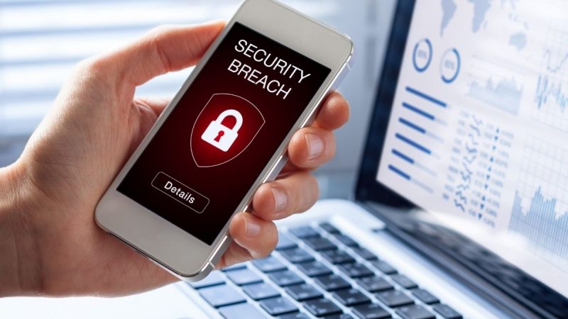 Aplikasi periksadata.com menyediakan layanan untuk mengecek data seseorang diretas atau tidak. Melalui aplikasi ini cukup memasukkan email.